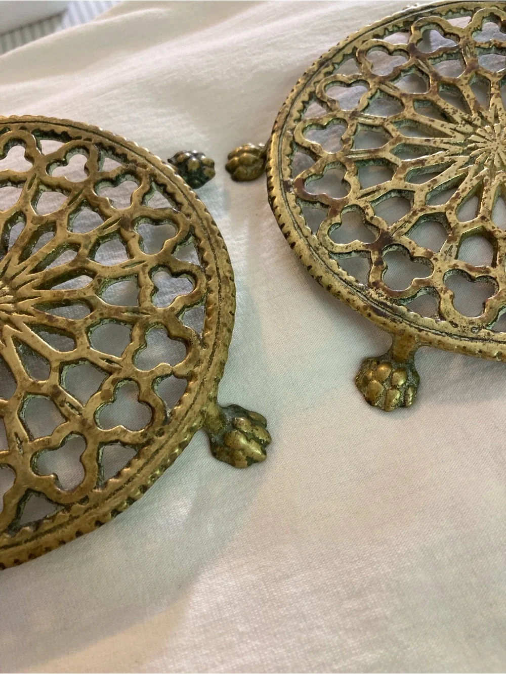 Glo-Mar Art Works Inc., N.Y. Set of 2 Antique Trivet Solid Brass Lion Paw Feet